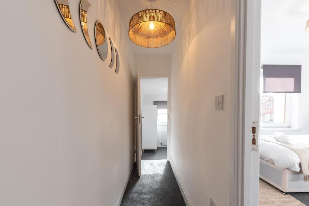 Beautiful 4 Bedroom House レディング エクステリア 写真