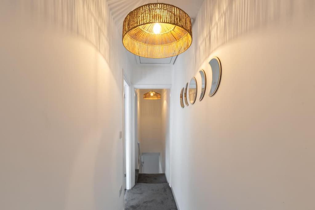 Beautiful 4 Bedroom House レディング エクステリア 写真