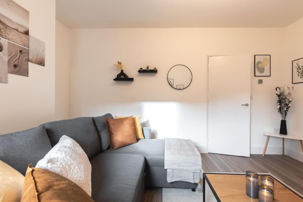 Beautiful 4 Bedroom House レディング エクステリア 写真