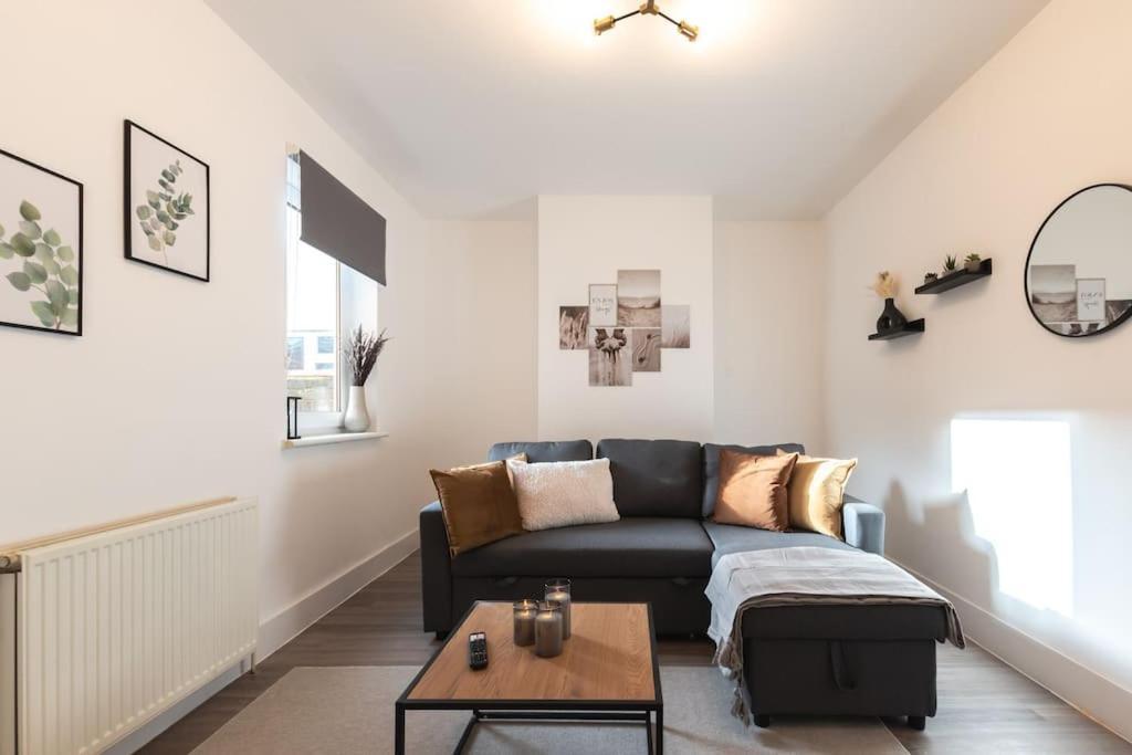 Beautiful 4 Bedroom House レディング エクステリア 写真
