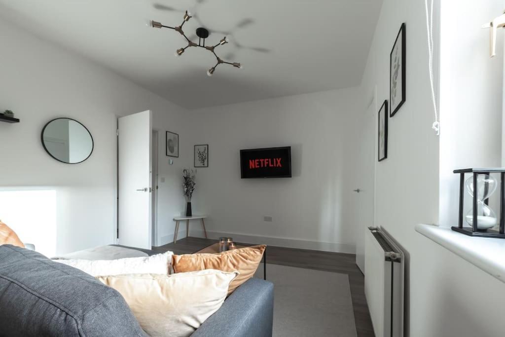 Beautiful 4 Bedroom House レディング エクステリア 写真